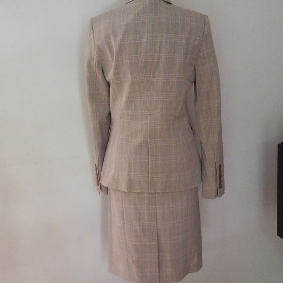 Suit - Picture 4 of 4